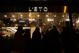 伦敦，伦敦，夜景，繁忙，面包店，商店橱窗，一群人，人群