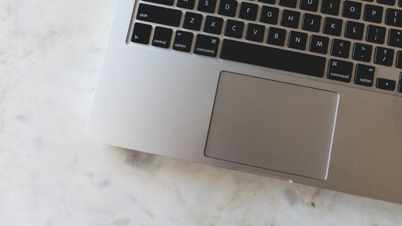 在美国，wework dumbo heights、close、键盘、触控板、笔记本电脑、mac、wework