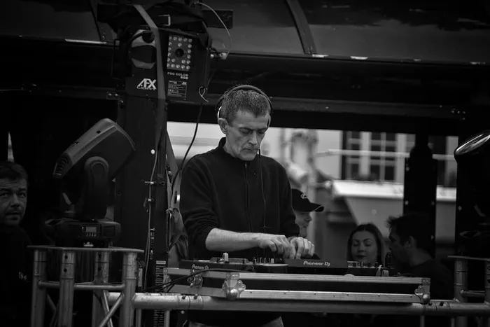 音乐，唱片，Dj，黑人，黑人和白人，白人，男子，Dj，男子，角色