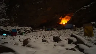 被雪包围的房屋