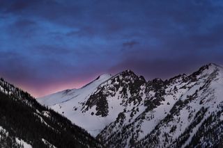 雪、封顶、山脉、黄昏、冬季、白色、寒冷、天气