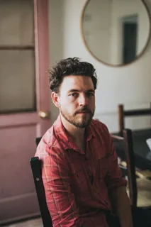 男人，坐着，椅子，胡子，肖像，长相，发型，男人