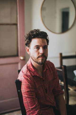 男人，坐着，椅子，胡子，肖像，长相，发型，男人