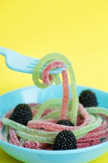 盘子上的甜口香糖