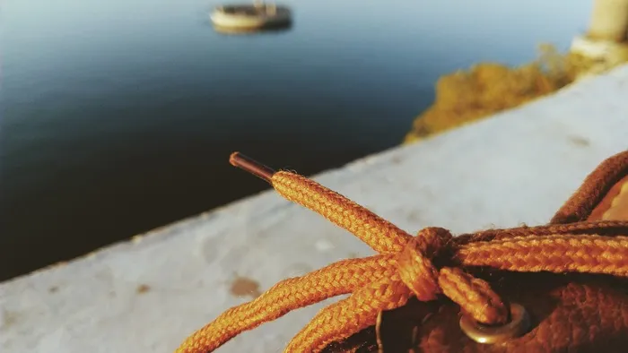 鞋，鞋带，打结，结，水，特写，没有人，一天