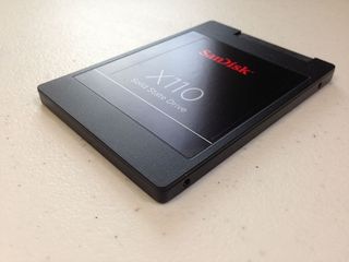 黑色、sandisk x 110、x110、固态、固态驱动器、顶部、白色、台面