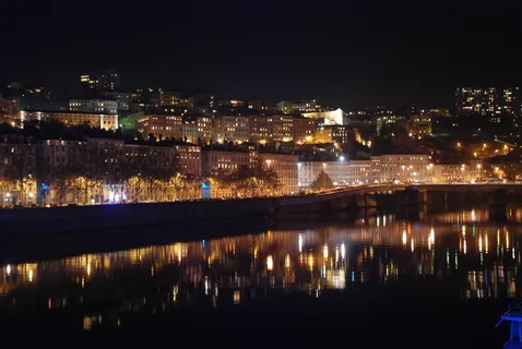 法国里昂,里昂第六区,罗纳,城市,河流,夜晚,卢米埃 法国里昂,里昂第六区,罗纳,城市,河流,夜晚,卢米埃