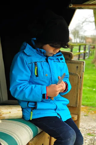 孩子，爱好，假期，雕刻，小刀，沙滩椅，童年，男孩