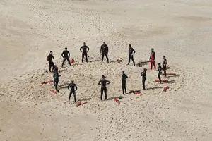 动作、成人、海滩、圆圈、沙漠、脚印、团体、休闲