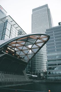 大楼上的大简易标志