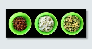 三、什锦、调味料、白、碗、腰果、豆蔻、丁香