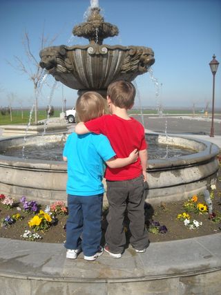 幼儿、兄弟、朋友、儿童、童年、后视图、男孩、全长