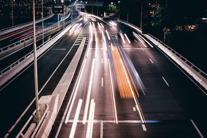 夜间道路的timelapse摄影