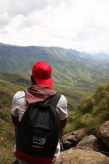 寒冷、放松、思考、徒步旅行、户外、红色、帽子、旅游