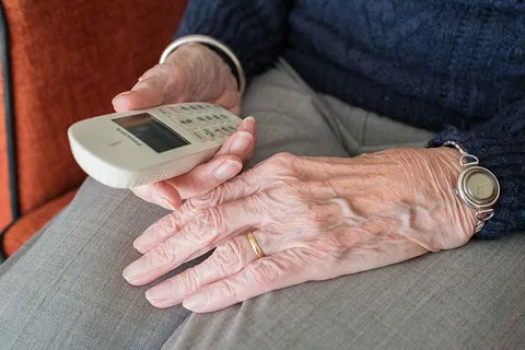 人,成年人,手,人,女人,手,老人,自力更生 人,成年人,手,人,女人,手,老人,自力更生