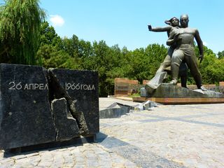 塔什干，纪念碑，地震，地震受害者，乌兹别克斯坦，自然灾害，艺术和工艺，雕塑