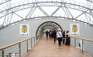 书展、帮派、外出、逃跑、集市、购物、隧道、人类