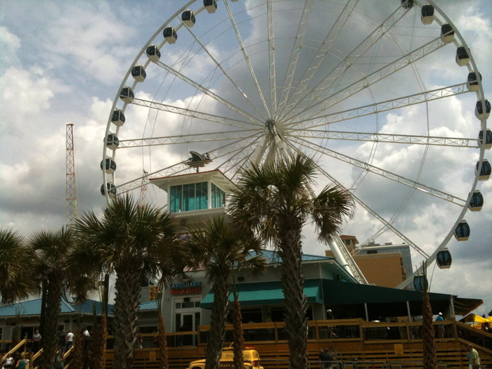 南卡罗来纳州默特尔海滩的Landshark酒吧和Skywheel