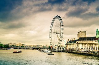 摩天轮、车轮、车身、水、游乐场、公园、建筑、基础设施