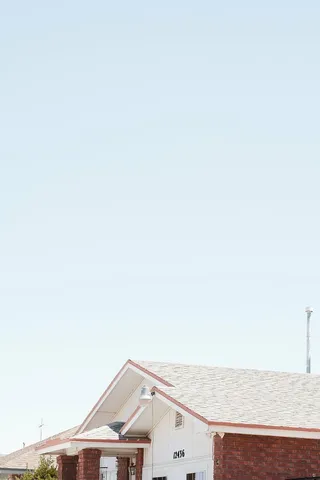 白色、褐红色、混凝土、房屋、天空、建筑、设计、建筑