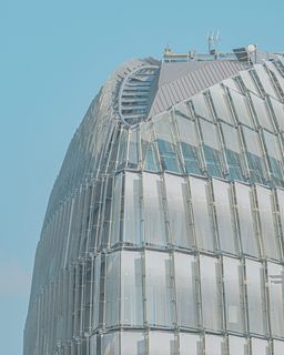 高层建筑低角度摄影