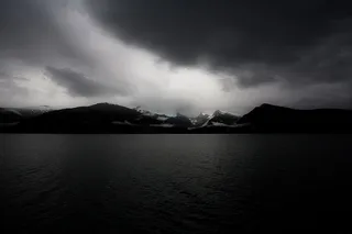 灰度摄影，海洋，山，风景，摄影，山，海，水