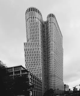 高层建筑灰度摄影 高层建筑灰度摄影