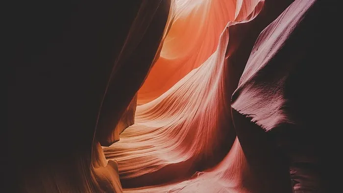 红黑抽象画