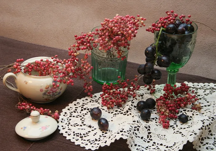 水果，餐桌，粉红胡椒，静物画，玻璃，食品，食品和饮料，浆果