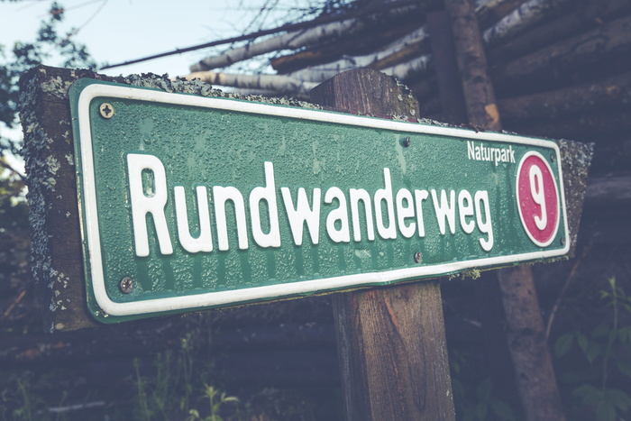 Rundwander Weg 9道路标志