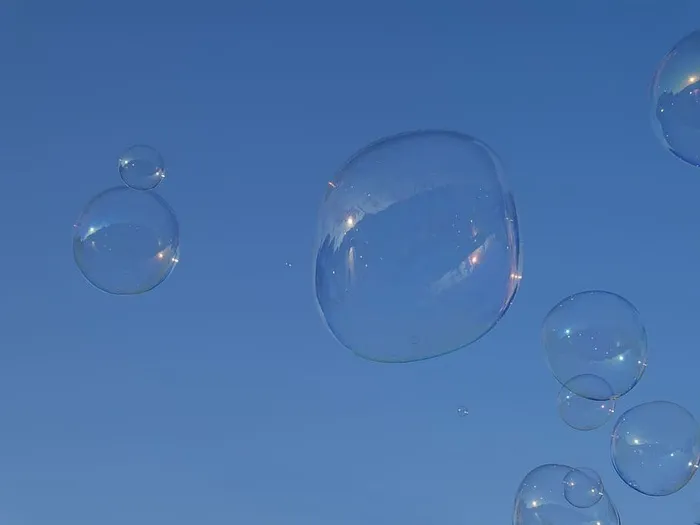 特写照片，泡泡，泡泡，肥皂泡，空气，肥皂水，蓝天，呼叫