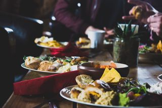 桌上的风味食物