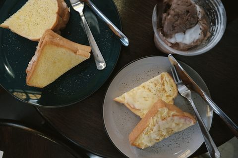 食物，在桌子上，三明治，火腿，奶酪，饮料，吃，勺子