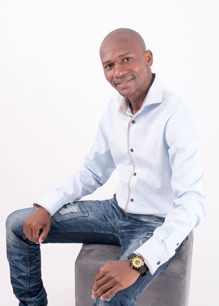 男士，白色，礼服衬衫，坐式，蒲团，商务人士，分析人士，办公室