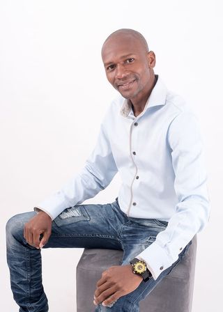 男士，白色，礼服衬衫，坐式，蒲团，商务人士，分析人士，办公室