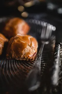 里面有奶油奶酪的甜面包