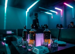 三个酒瓶