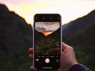 电子产品，手机，手机，人，人，iphone，显示器