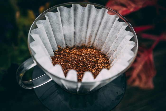 透明玻璃杯浅焦照片