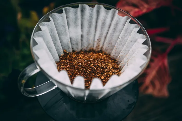 透明玻璃杯浅焦照片