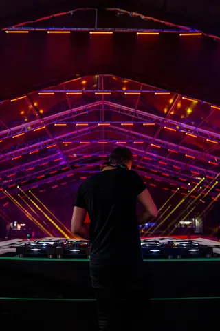 dj、人、人、灯光、灯光、霓虹灯、人群、beats patos