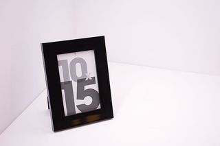 带有1015张照片的方形黑色相框