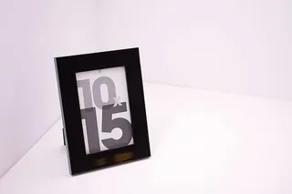 带有1015张照片的方形黑色相框