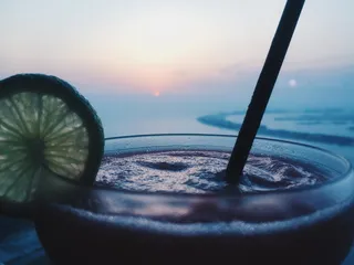 奶昔、透明、玻璃杯、酒精、酒吧、海滩、海滩派对、海滩日落