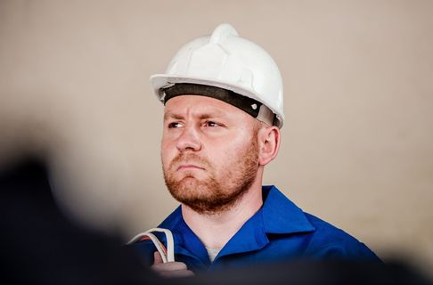 男人，戴着，白色，安全，帽子，电工，电，电