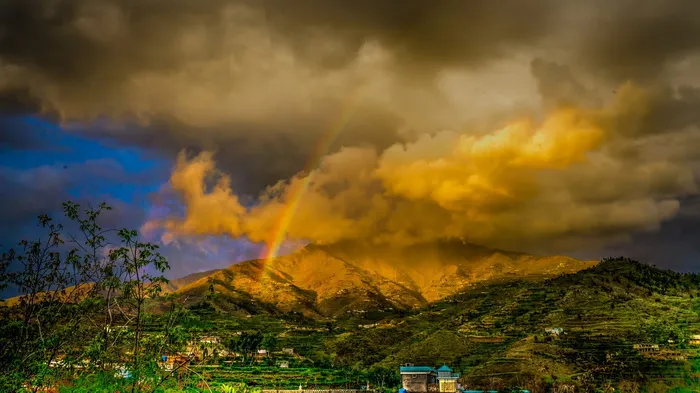 风景、黑暗、天空、云、山、彩虹、房屋、树木