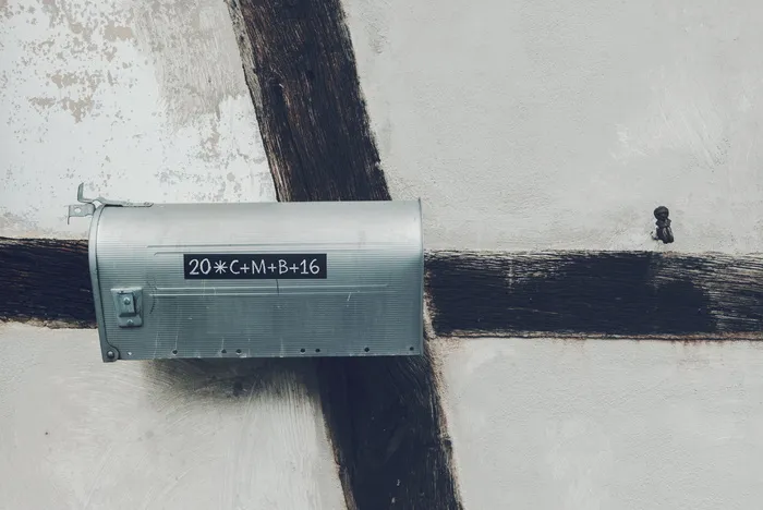 灰色金属邮箱，混凝土，墙壁，纹理，摄像头，cctv，安全，邮箱