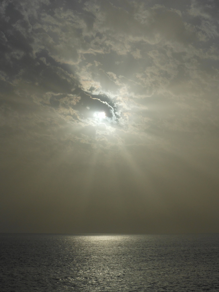 身体、水、灰色、云、海、天空、心情、夜晚