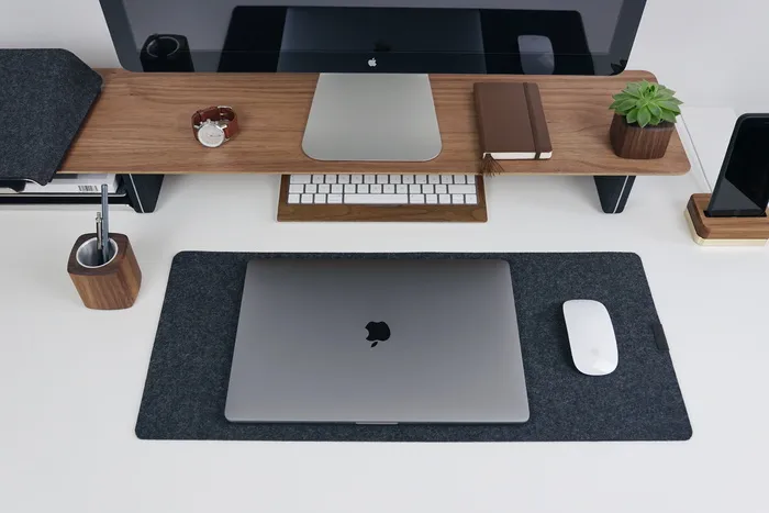 银色 MacBook