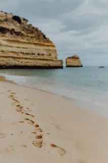 葡萄牙沙滩上的脚印 葡萄牙沙滩上的脚印